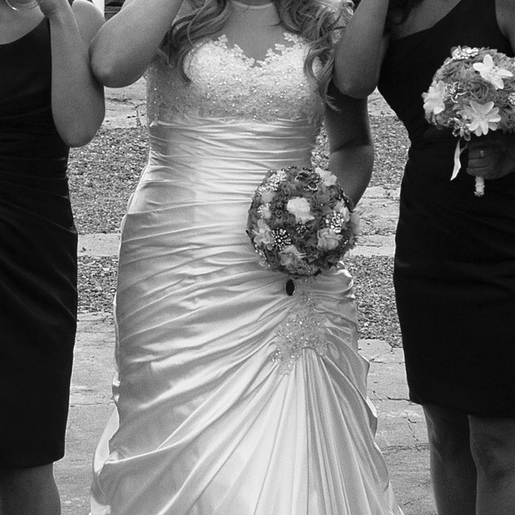 Maggie Sottero Wedding dress. - Picture 2 of 3